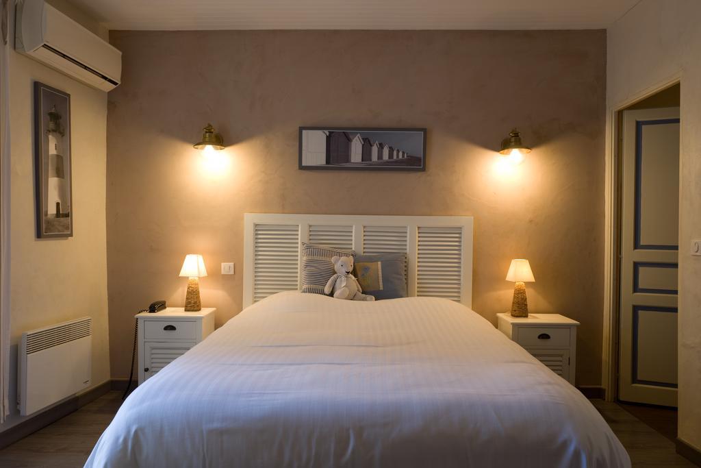 Le Crillon Hotel Murs  ภายนอก รูปภาพ