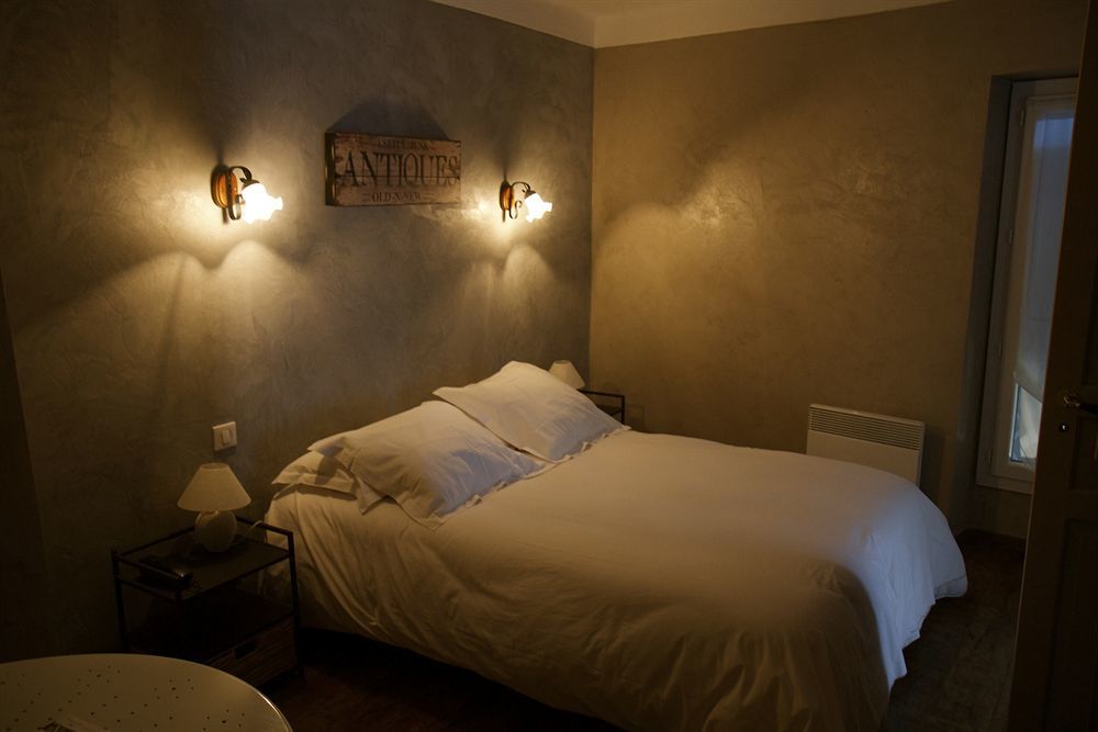 Le Crillon Hotel Murs  ภายนอก รูปภาพ