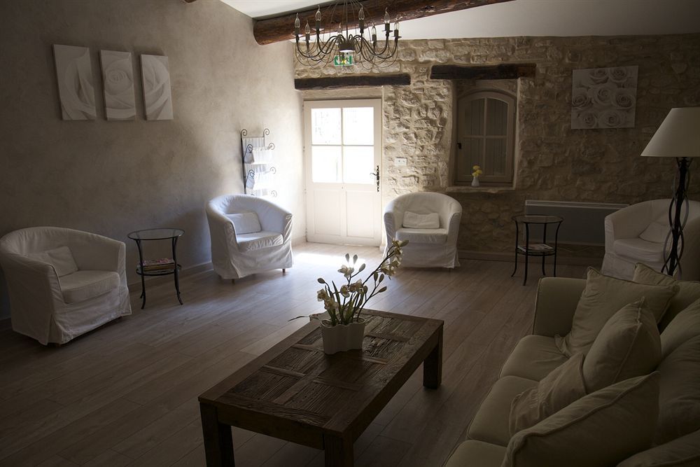 Le Crillon Hotel Murs  ภายนอก รูปภาพ