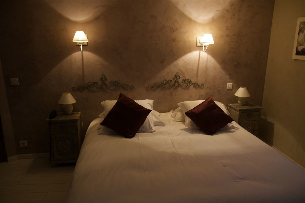 Le Crillon Hotel Murs  ภายนอก รูปภาพ