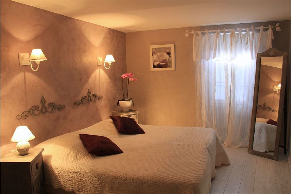 Le Crillon Hotel Murs  ภายนอก รูปภาพ