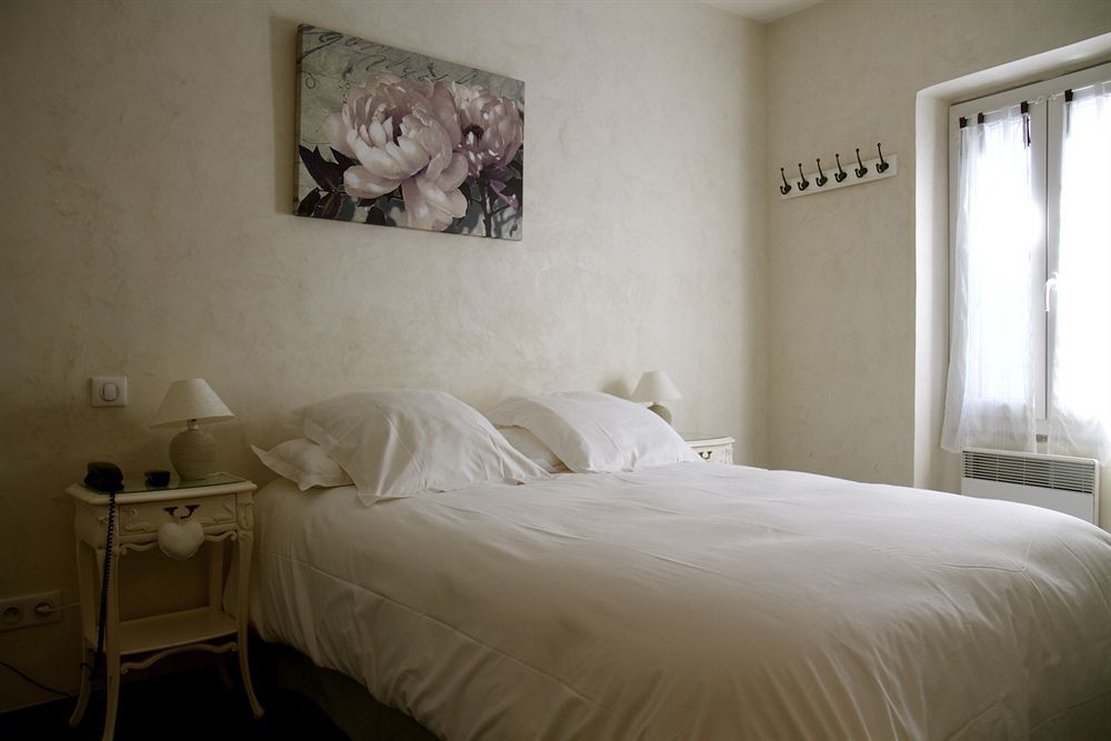 Le Crillon Hotel Murs  ภายนอก รูปภาพ