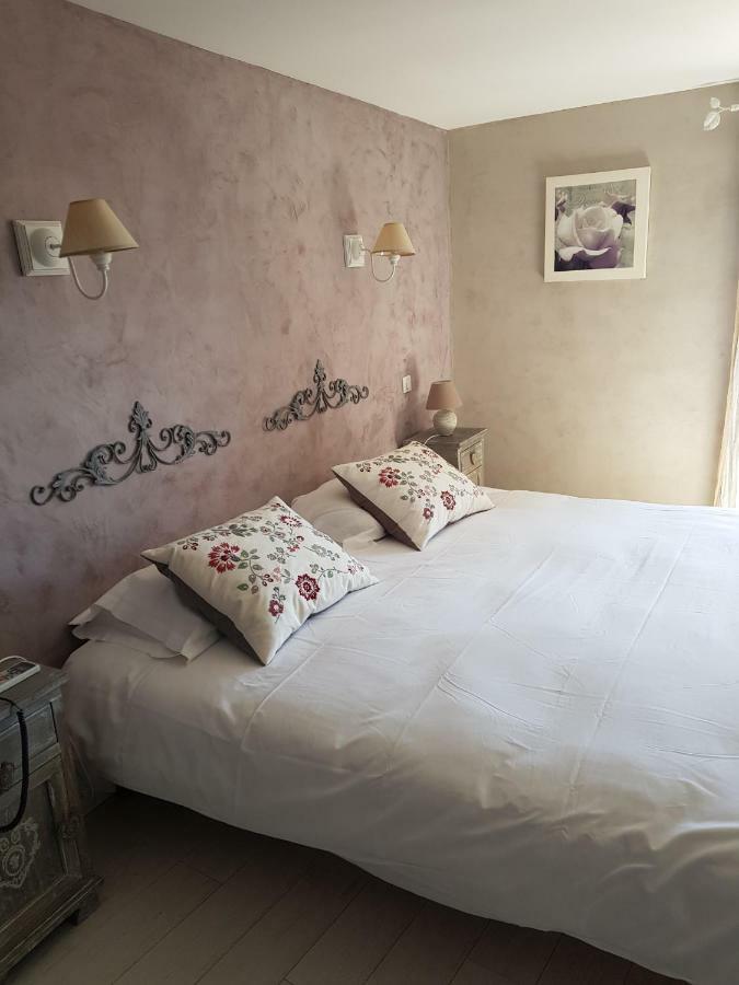 Le Crillon Hotel Murs  ภายนอก รูปภาพ